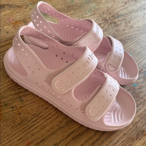 EUC Native Sandals - Picture 4 of 5